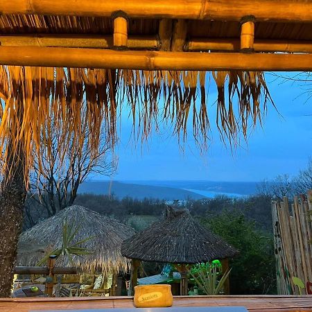 La Lyalis Bed & Breakfast Егин Екстериор снимка