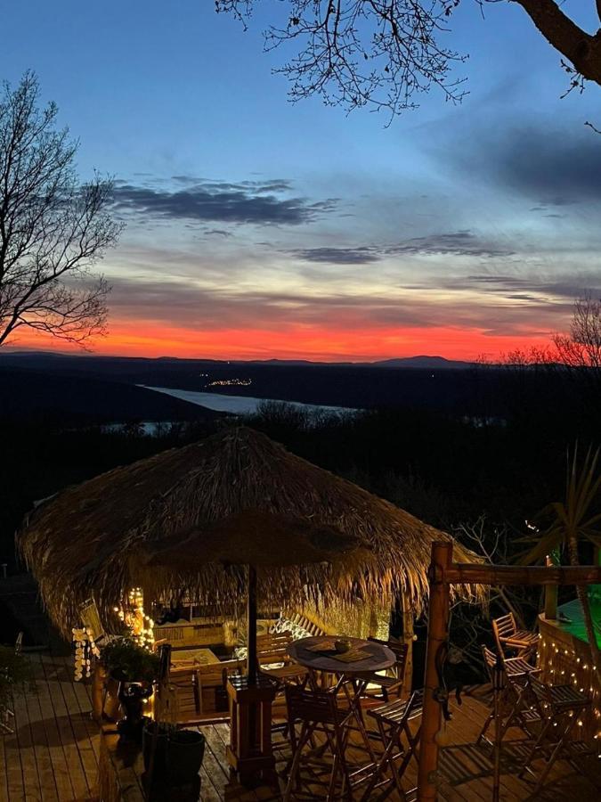 La Lyalis Bed & Breakfast Егин Екстериор снимка